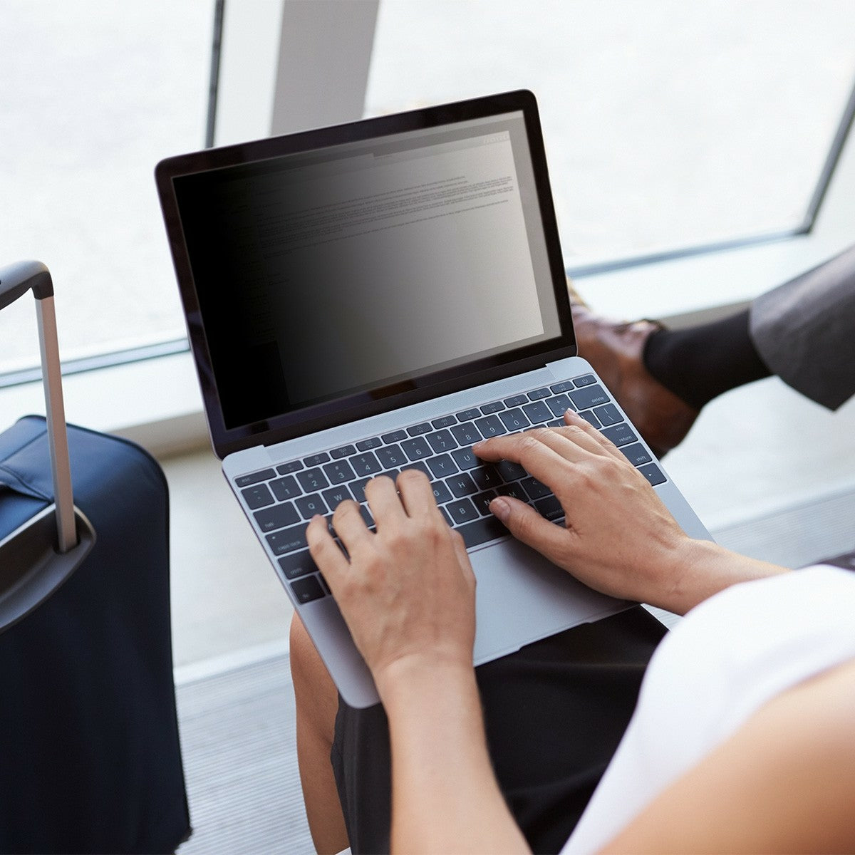 Mobilis Magnetic Privacy Filter for Surface Laptop 6 13.5''