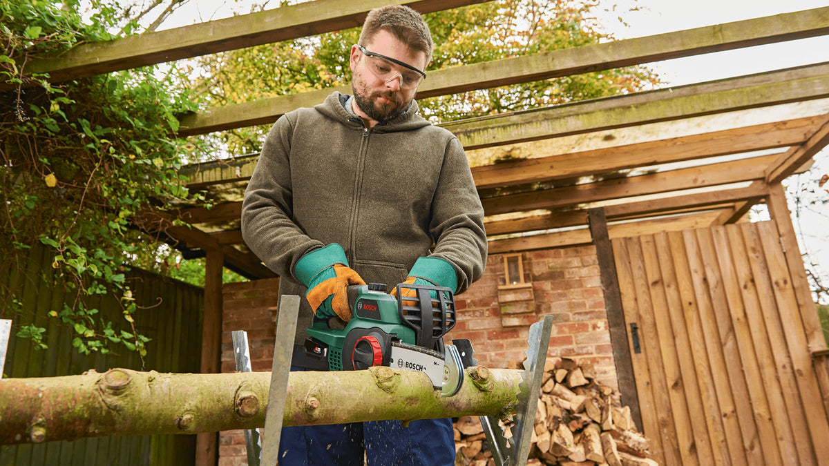 Bosch UniversalChain 18 cordless chainsaw