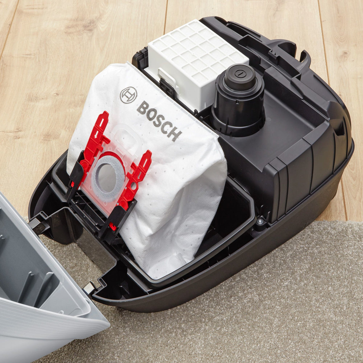 Bosch Serie 6 BGB6X330 4 L Cylinder Vacuum Cleaner Dry 600 W Dust Bag