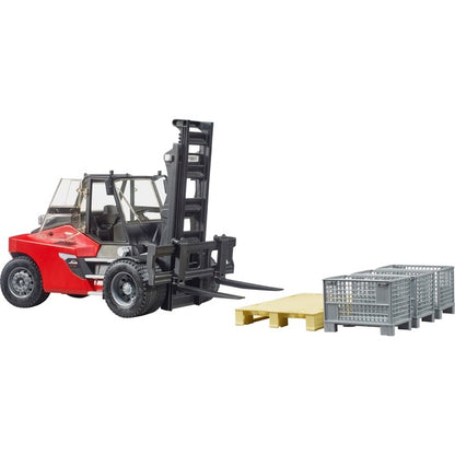 BRUDER Linde HT160 Τραμπάλα με Παλέτα (κόκκινο/μαύρο, περιλαμβάνει 3 Κλουβιά)