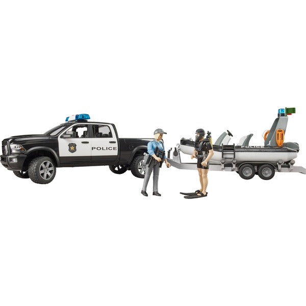 BRUDER RAM 2500 Polizei Pickup, L+S Modul, Anhänger mit Boot (schwarz/weiß, Inkl. 2 Figuren)