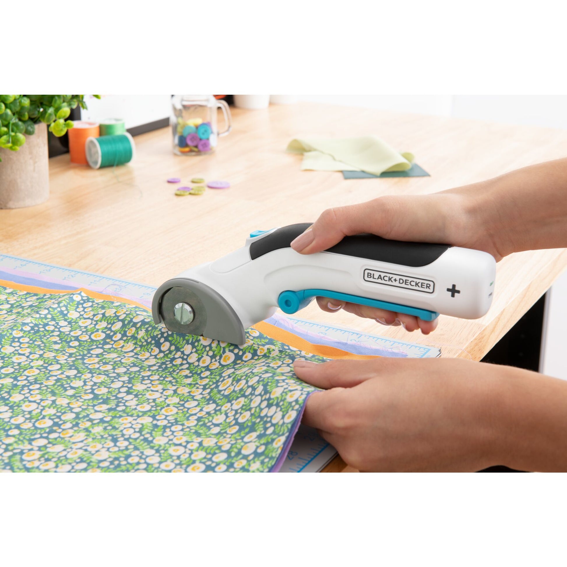 Black + Decker BCRC115 Cordless Universal Cutter
