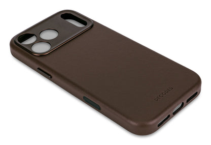 Decoded Leather Backcover for iPhone 17 Pro Max in Chocolate Brown