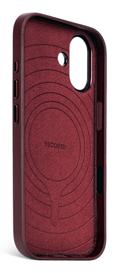 Decoded Leather Backcover for iPhone 17 in Dark Ruby