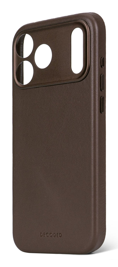 Decoded Leather Backcover for iPhone 17 Pro Max in Chocolate Brown