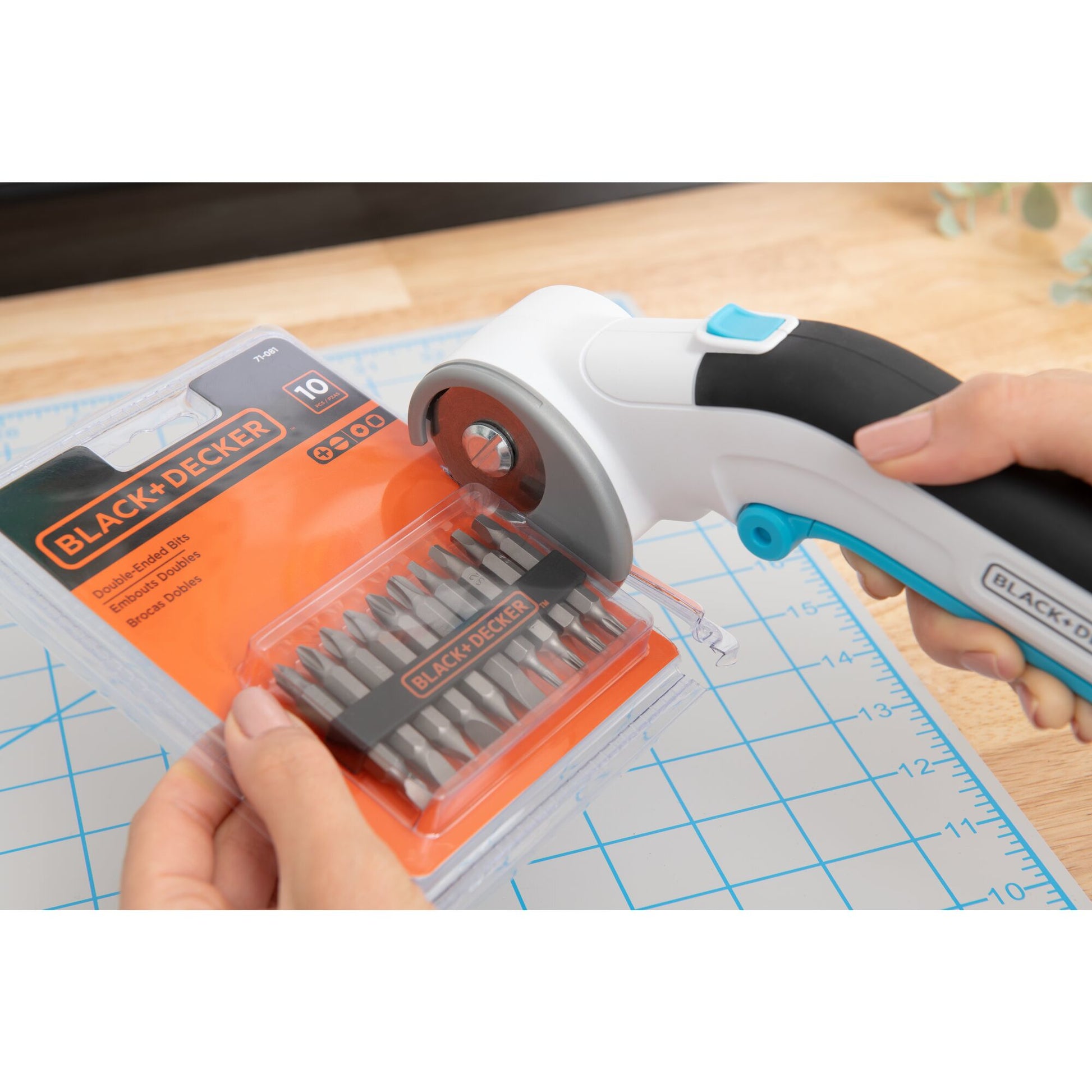 Black + Decker BCRC115 Cordless Universal Cutter