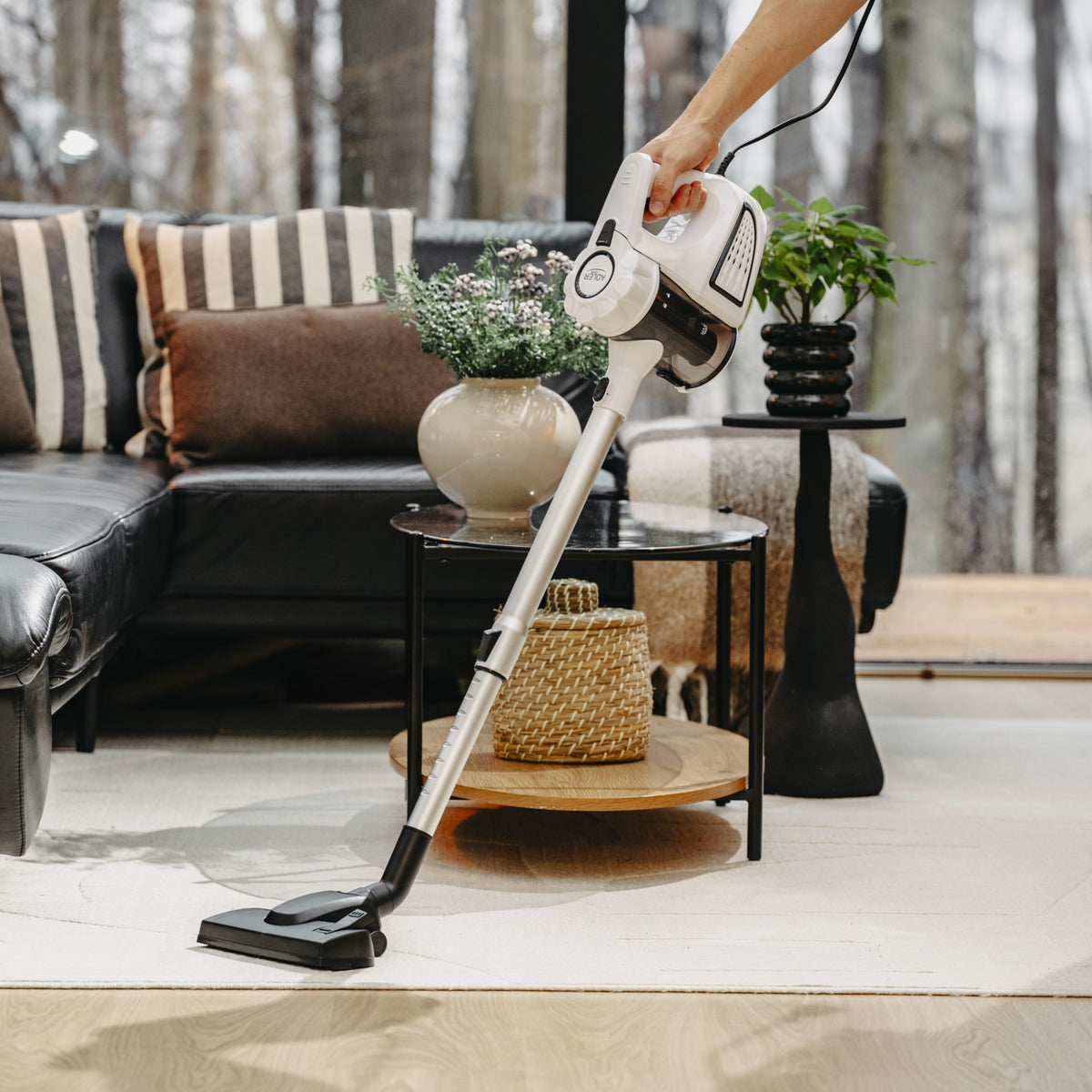 Φορητή ηλεκτρική σκούπα χειρός Adler AD 7036W σε λευκό χρώμα