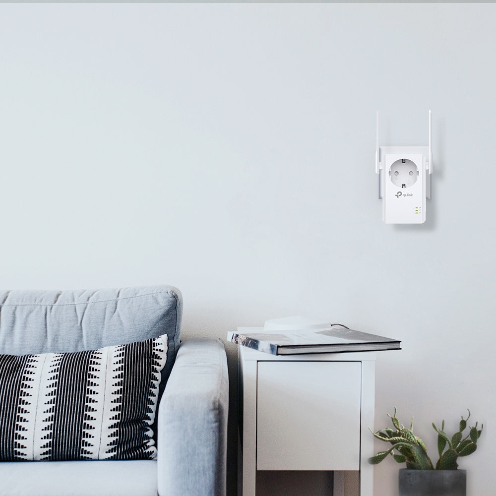 TP-LINK 300Mbps Wi-Fi Range Extender with AC Passthrough