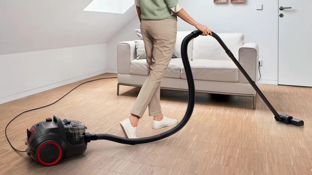 Bosch Serie 4 ProPower BGS21POW2 Canister vacuum cleaner Bagless 2 L Black