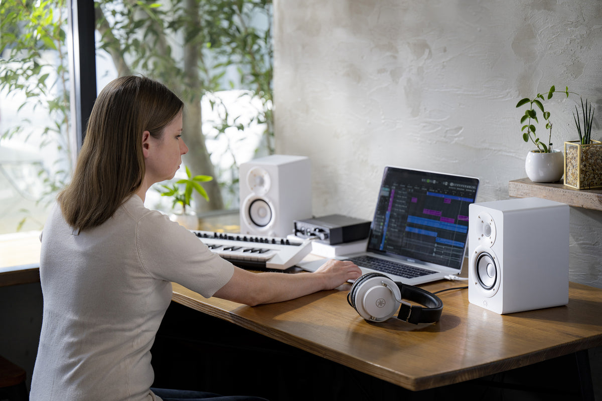 Yamaha HS3 White - active two-way near-field monitors, pair