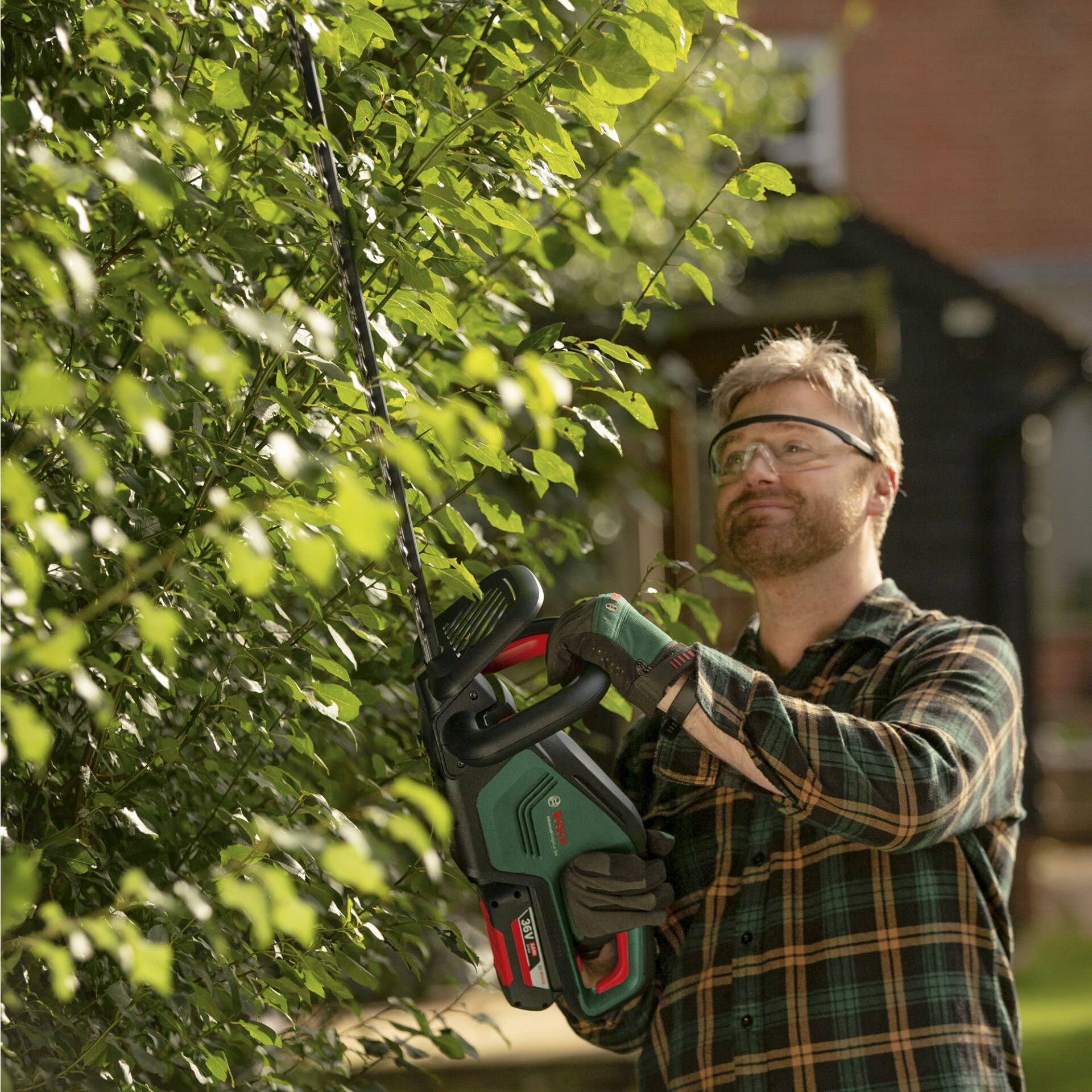 Bosch AdvancedHedgeCut 36V-65-28 Cordless Hedgecutter