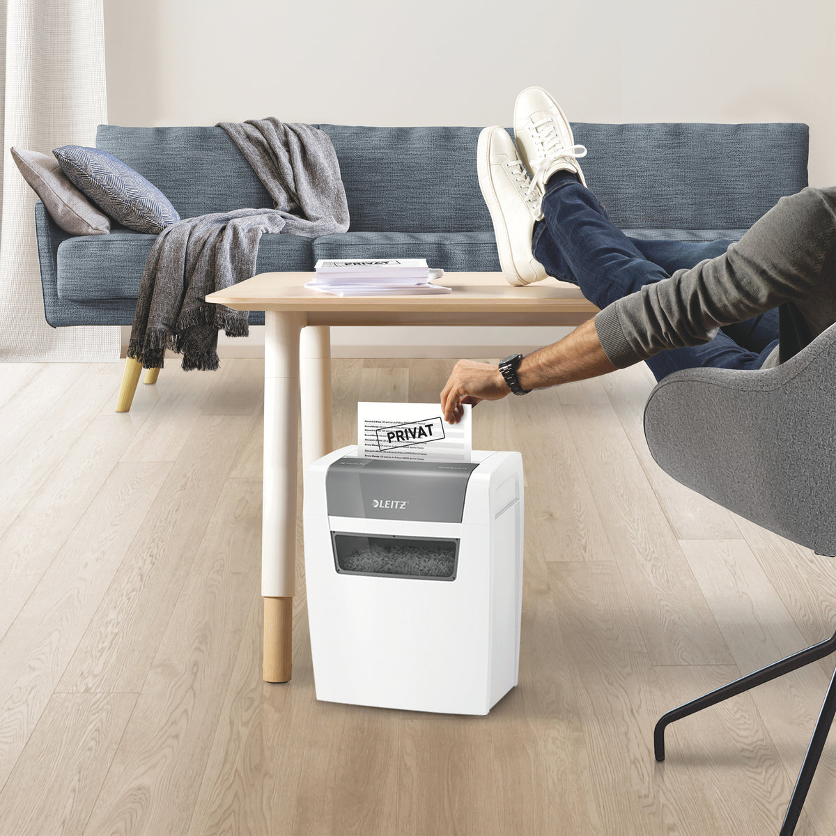 Καταστροφέας εγγράφων Leitz IQ Home, P4, 6 φύλλα, κάδος απορριμμάτων 15 λίτρων