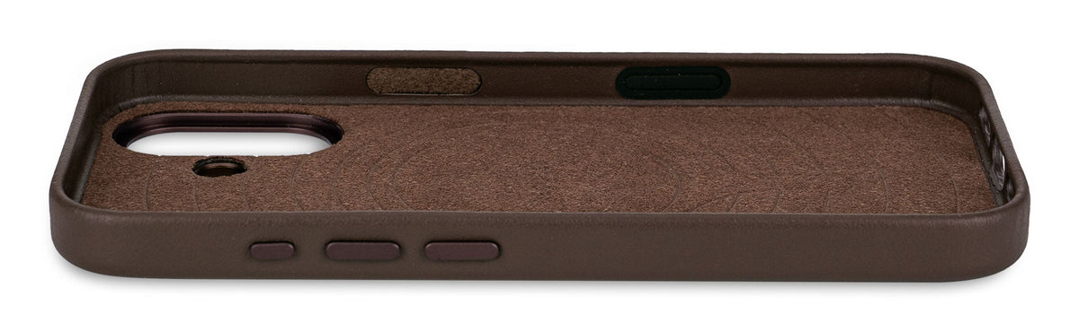 Decoded Leather Backcover for iPhone 17 in Chocolate Brown