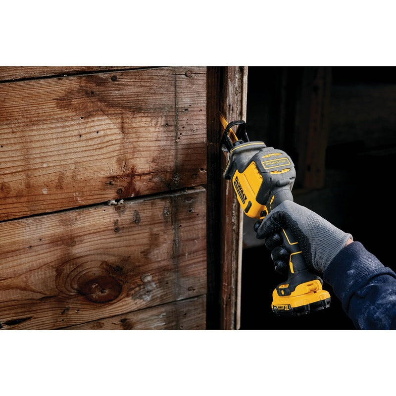 DeWalt DCS312D2-QW Cordless Saw
