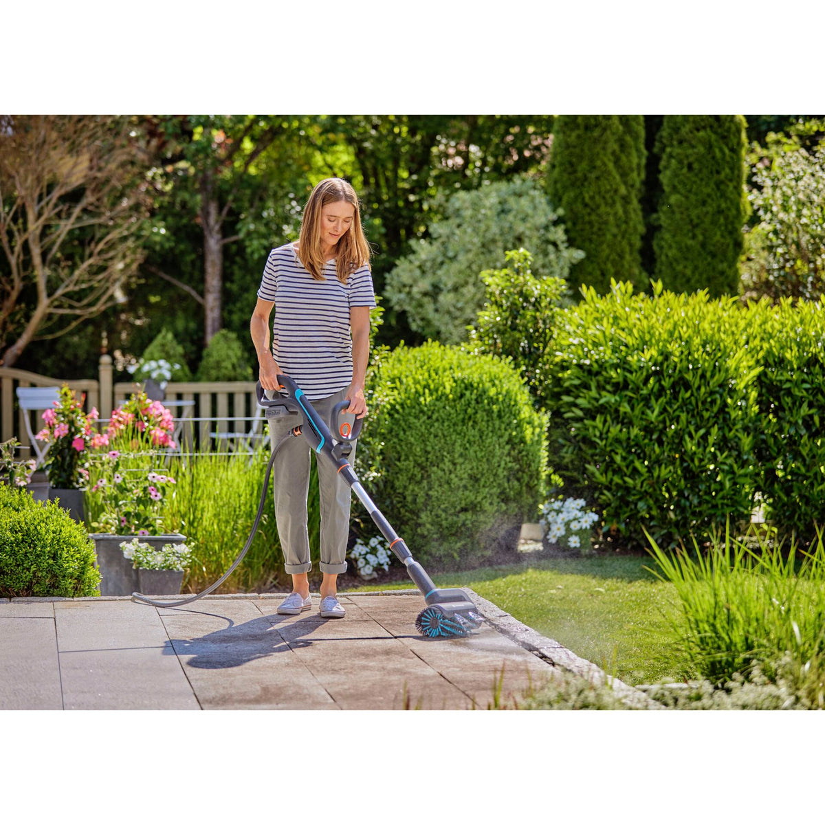 Gardena Multi Cleaner Aqua Brush Patio 03/18V P4A