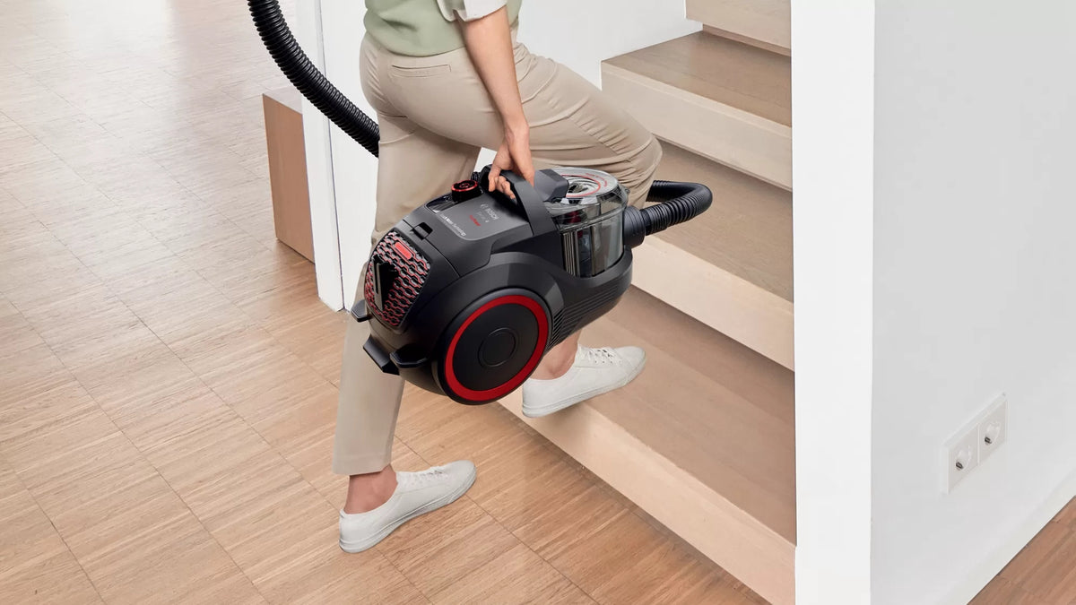 Bosch Serie 4 ProPower BGS21POW2 Canister vacuum cleaner Bagless 2 L Black