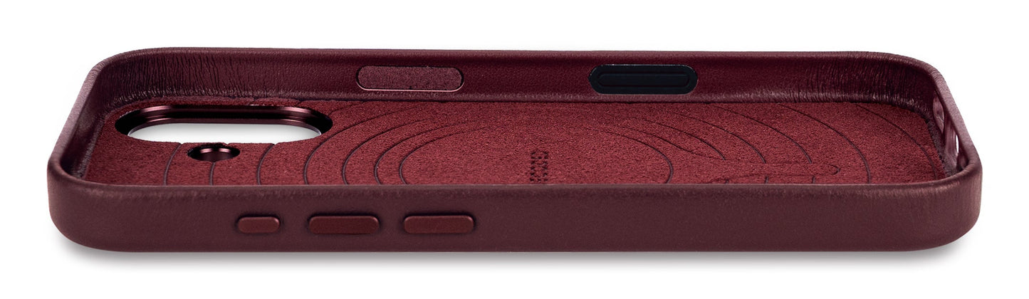 Decoded Leather Backcover for iPhone 17 in Dark Ruby
