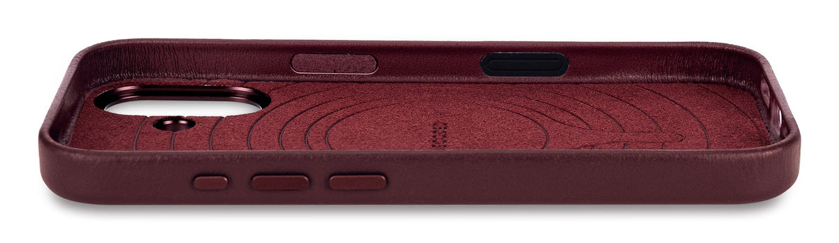Decoded Leather Backcover for iPhone 17 in Dark Ruby