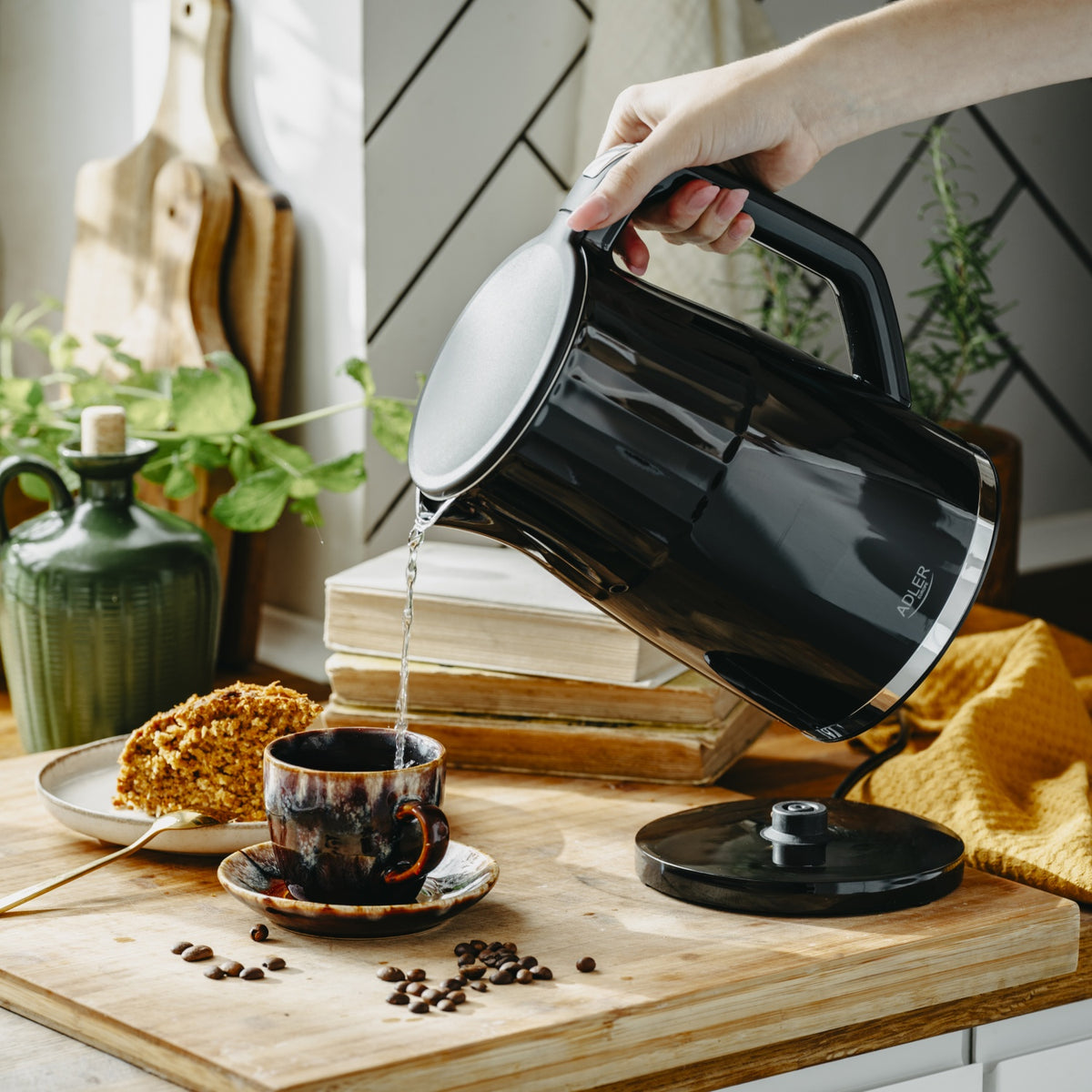 Adler AD 1350 1.7L temperature-controlled LED electric kettle Black
