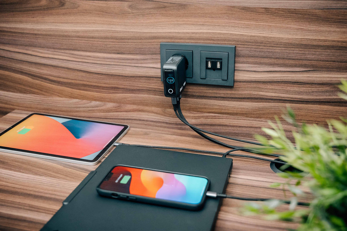 Verbatim Mini GaN Charger 100W with Display 2xUSB-C +1xA 30239