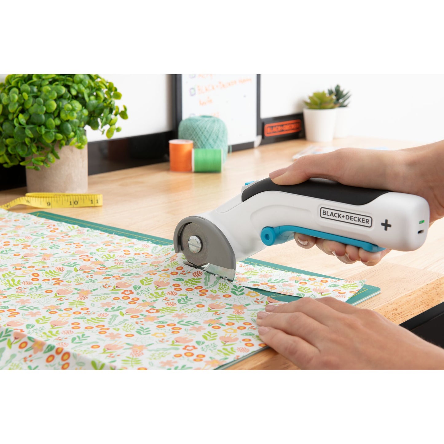 Black + Decker BCRC115 Cordless Universal Cutter