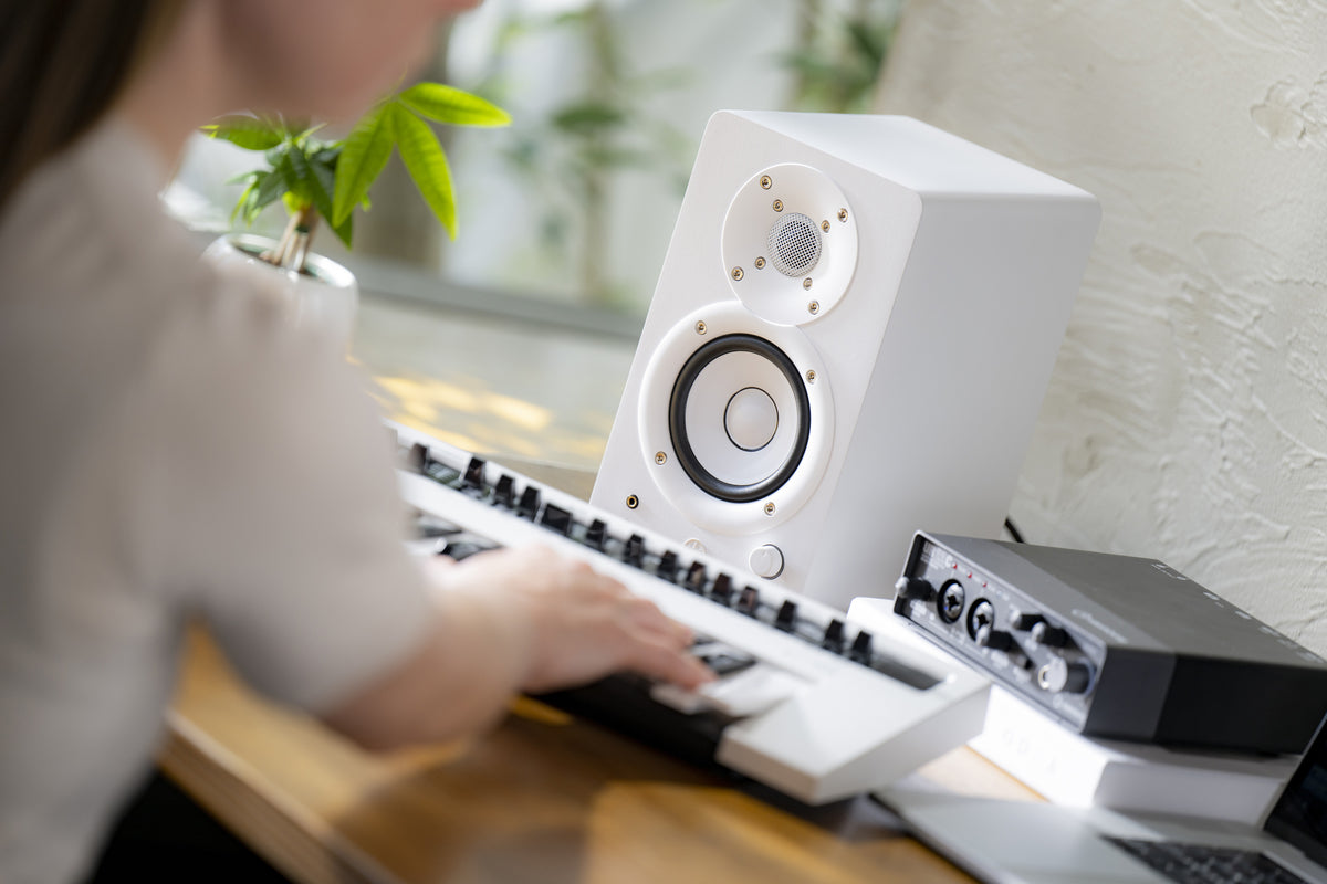 Yamaha HS3 White - active two-way near-field monitors, pair
