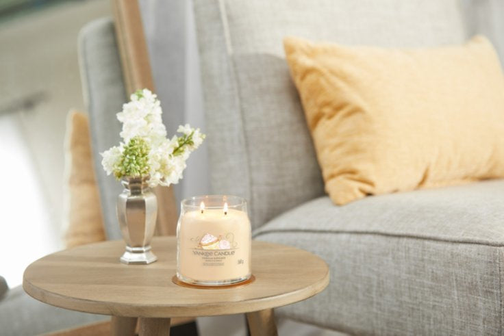 Medium Candle VANILLA CUPCAKE YANKEE