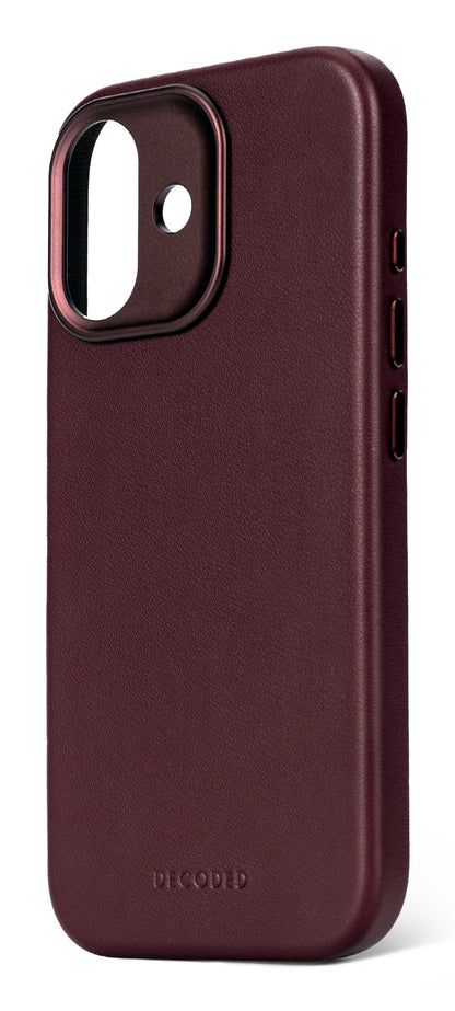 Decoded Leather Backcover for iPhone 17 in Dark Ruby