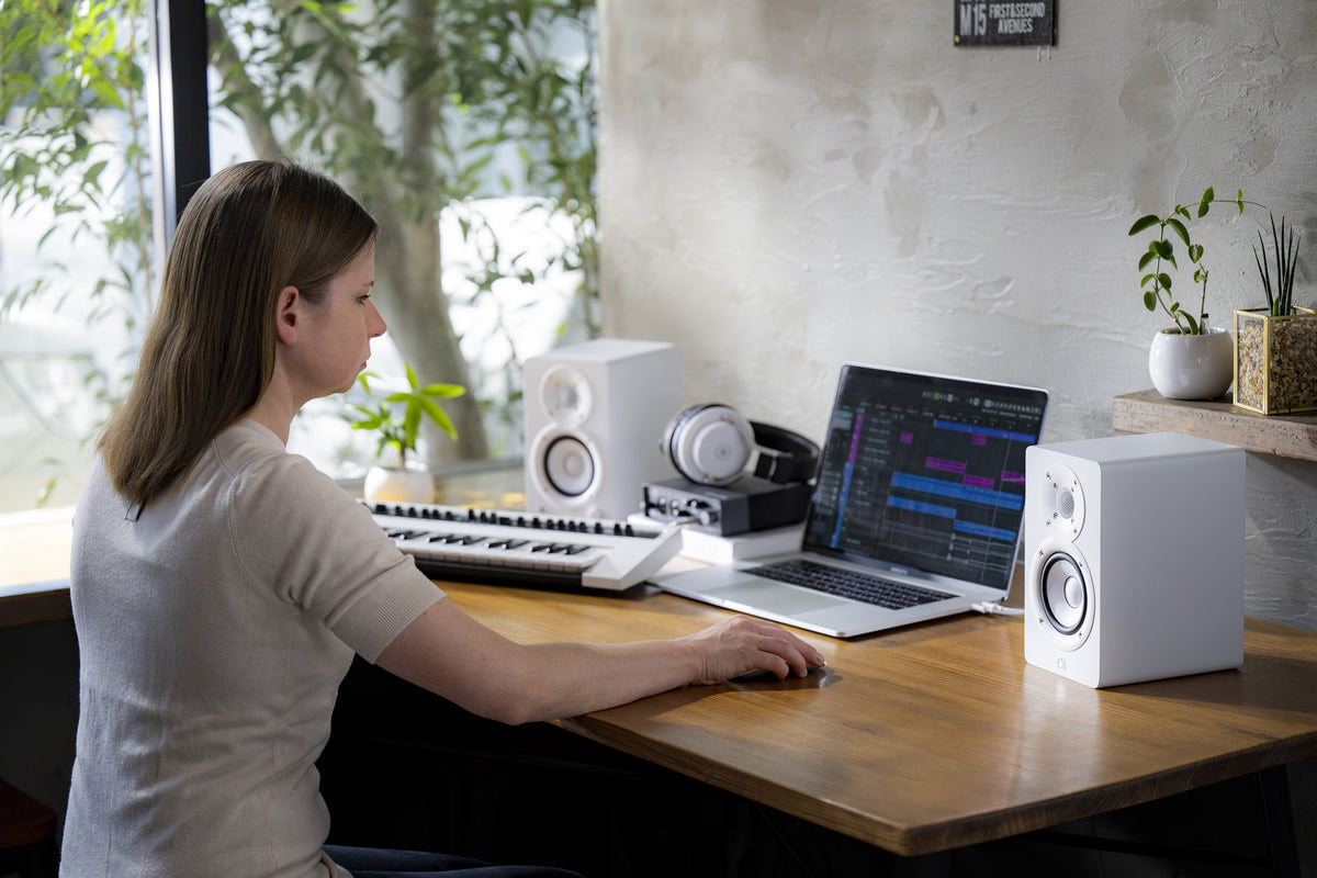 Yamaha HS3 White - active two-way near-field monitors, pair