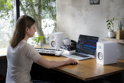 Yamaha HS3 White - active two-way near-field monitors, pair