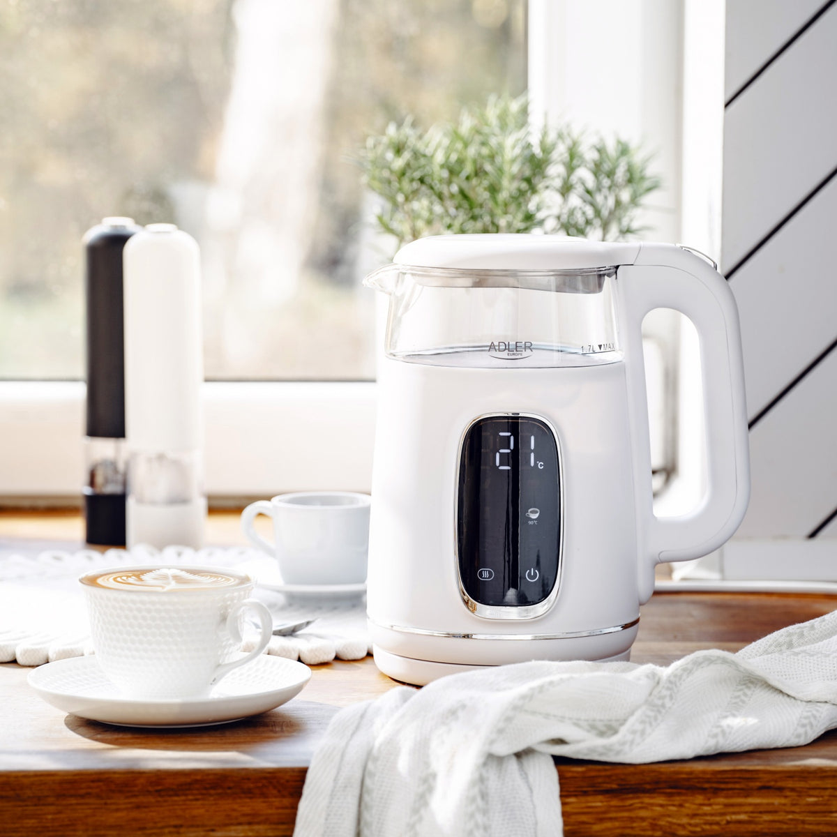 ADLER AD 1305 electric kettle white/silver