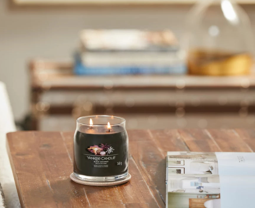 Medium Candle BLACK COCONUT YANKEE