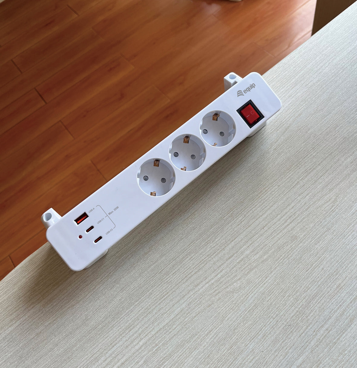 Equip Power Strip 3×Schuko / 2×USB-C / USB-A with Switch (CL Pla.)