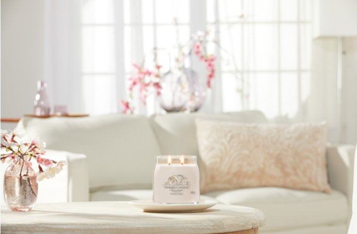 Yankee Medium Candle — Warm Cashmere