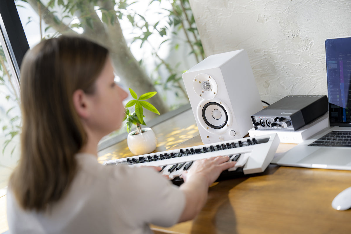 Yamaha HS3 White - active two-way near-field monitors, pair