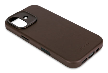 Decoded Leather Backcover for iPhone 17 in Chocolate Brown