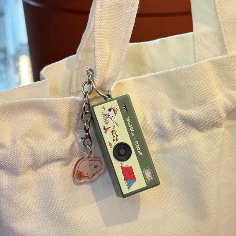 Yashica x Peanuts Camera Funtastic Keychain Snoopys Summit (YASFASMNCP1)